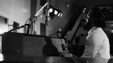   Ricardo Arjona grabó con piano de The Beatles su canción 