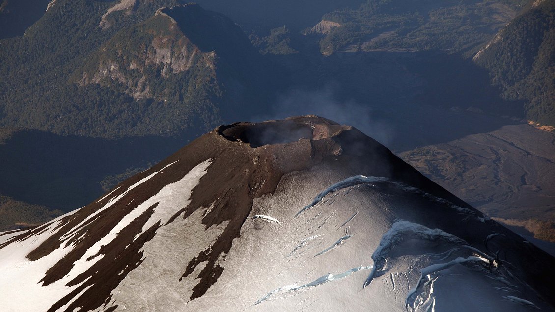 Sernageomin insiste en llamado a la prevención ante actividad del volcán Villarrica