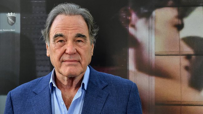 Oliver Stone inaugura el primer cine flotante de Roma