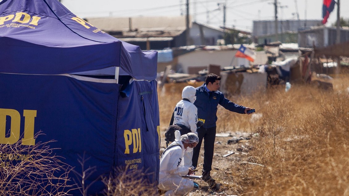 Descubren cadáver decapitado en camión abandonado