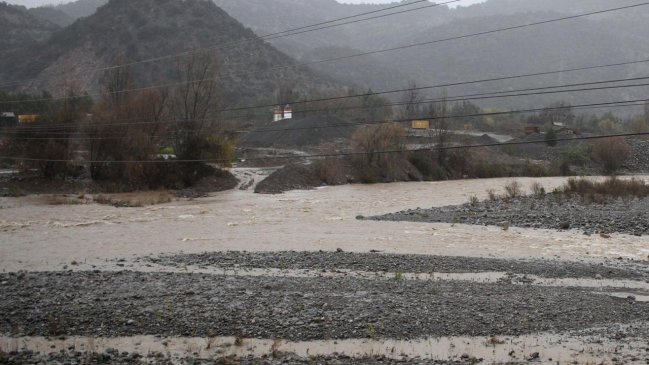 Municipio de San Fernando anuncia querella por desvío de caudal y extracción de áridos en río Tinguiririca