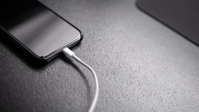 Niño de 11 años murió tras descarga eléctrica cuando jugaba con el celular y lo cargaba