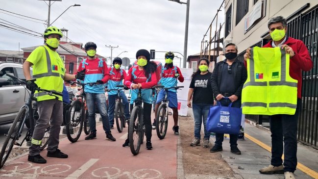 Trabajadores de delivery recibieron mascarillas y chalecos reflectantes en Iquique