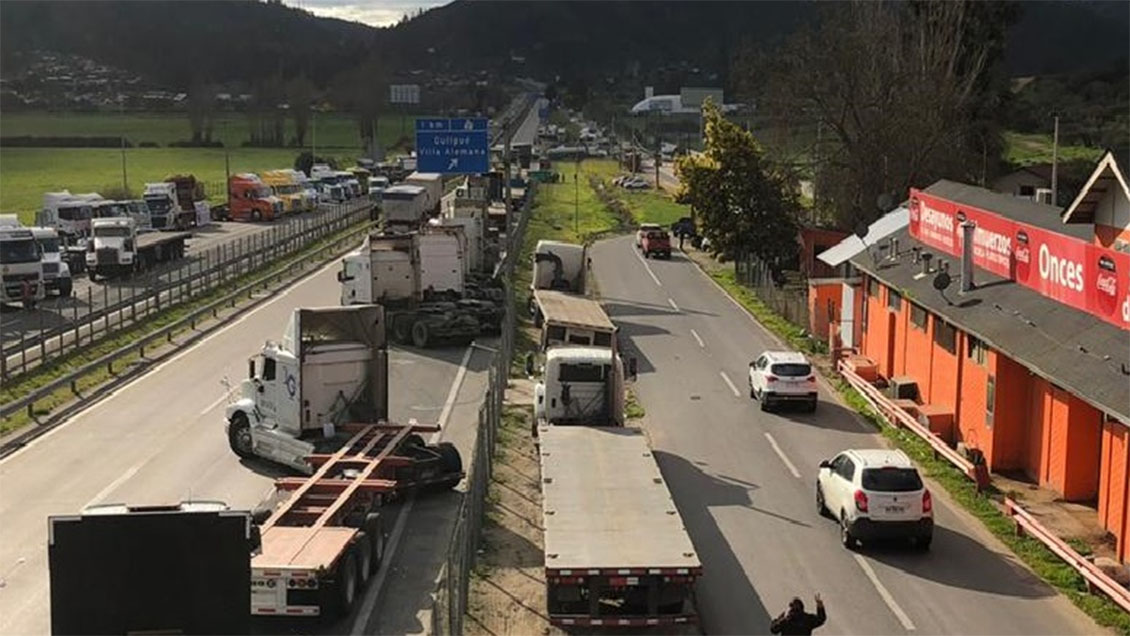 Cortes en rutas hacia el litoral marcan segundo día del paro de camioneros