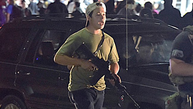 Adolescente mató con un rifle de asalto a dos manifestantes antirracistas en EEUU