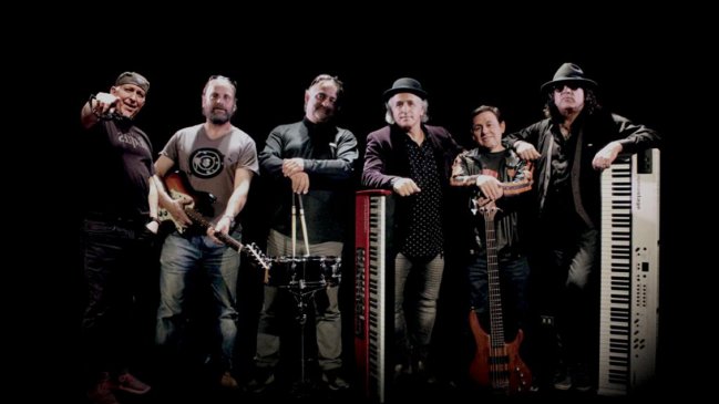 Fundador de Valija Diplomática lanza libro sobre historias del rock chileno de los '80