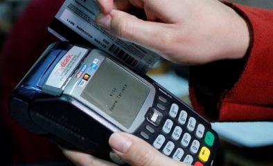 Más de ocho mil familias de Longaví recibirán giftcard para mercadería