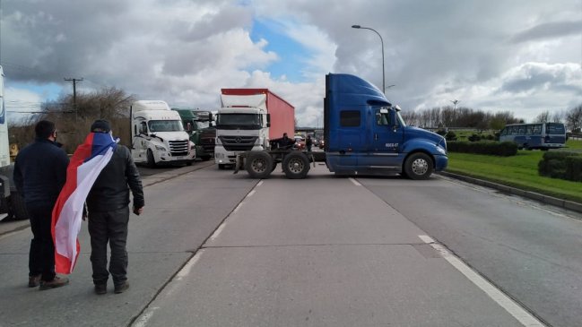 Senador Navarro denunció al intendente del Biobío por el delito de omisión en paro de camioneros