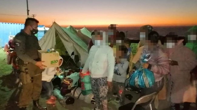 Carabineros asistió a dos grupos de venezolanos que caminaban rumbo a Tocopilla