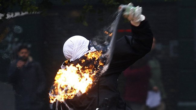 Hombre fue condenado a cinco años de cárcel por lanzar bombas molotov a Carabineros