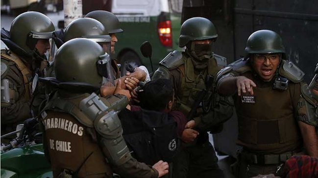 CDE se querella por golpiza de Carabineros a menor con discapacidad