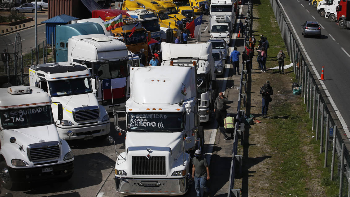 Camioneros depondrán el paro tras lograr acuerdo con el Gobierno en 