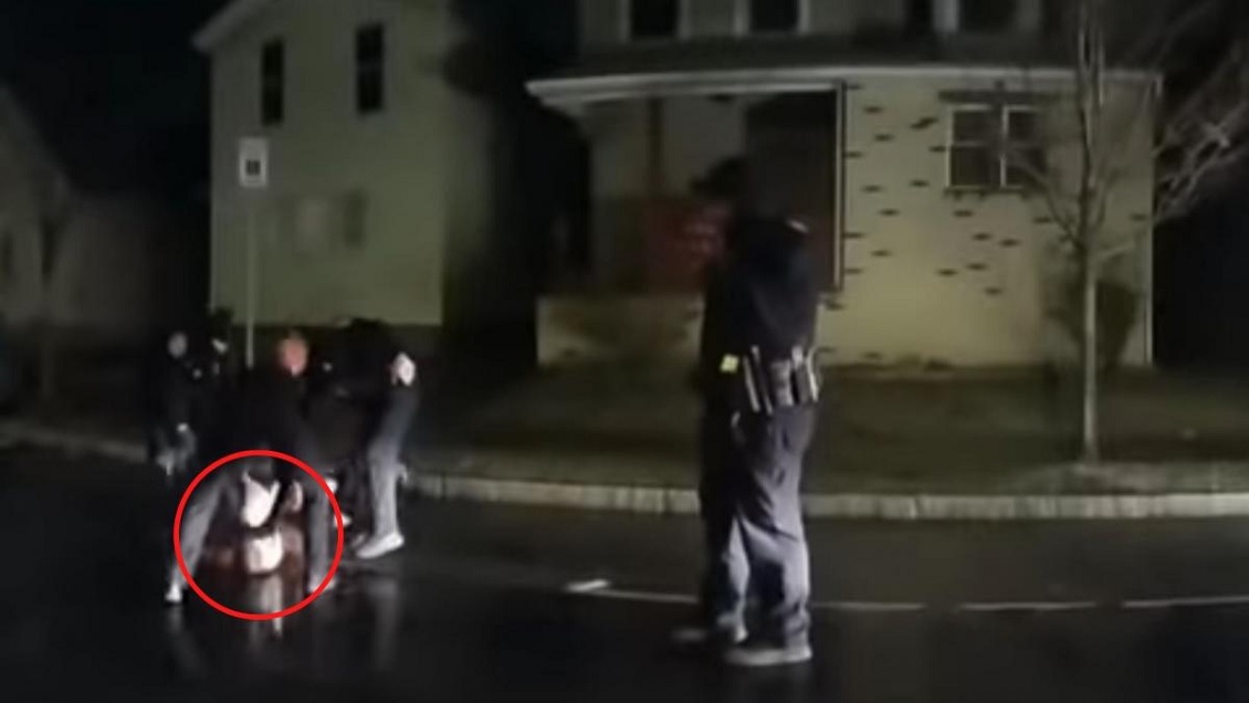 Publican video de hombre negro que murió tras ser encapuchado y asfixiado por la policía en EEUU