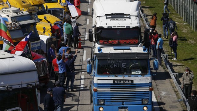 Acusación constitucional a ministro Pérez: Oposición también revisará acuerdo del Gobierno con camioneros