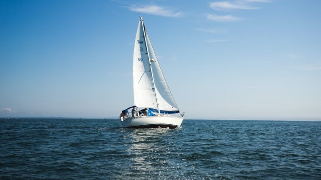 Pareja terraplanista navegó para encontrar 