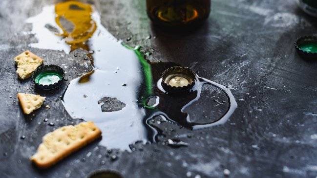 Mujer maltratada mató a su pareja cuando la humilló bañándola en cerveza, según Fiscalía