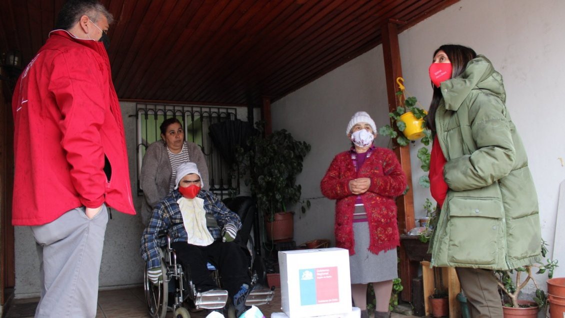 Entregan 700 kits de higiene a personas con discapacidad y dependencia en Ñuble
