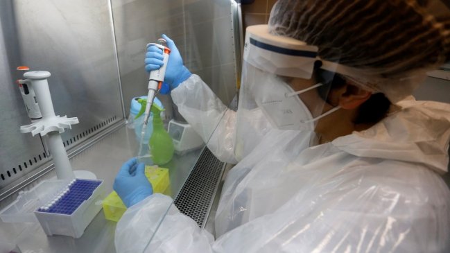 Pruebas de la vacuna se suspendieron porque paciente sufrió inflamación de la médula espinal