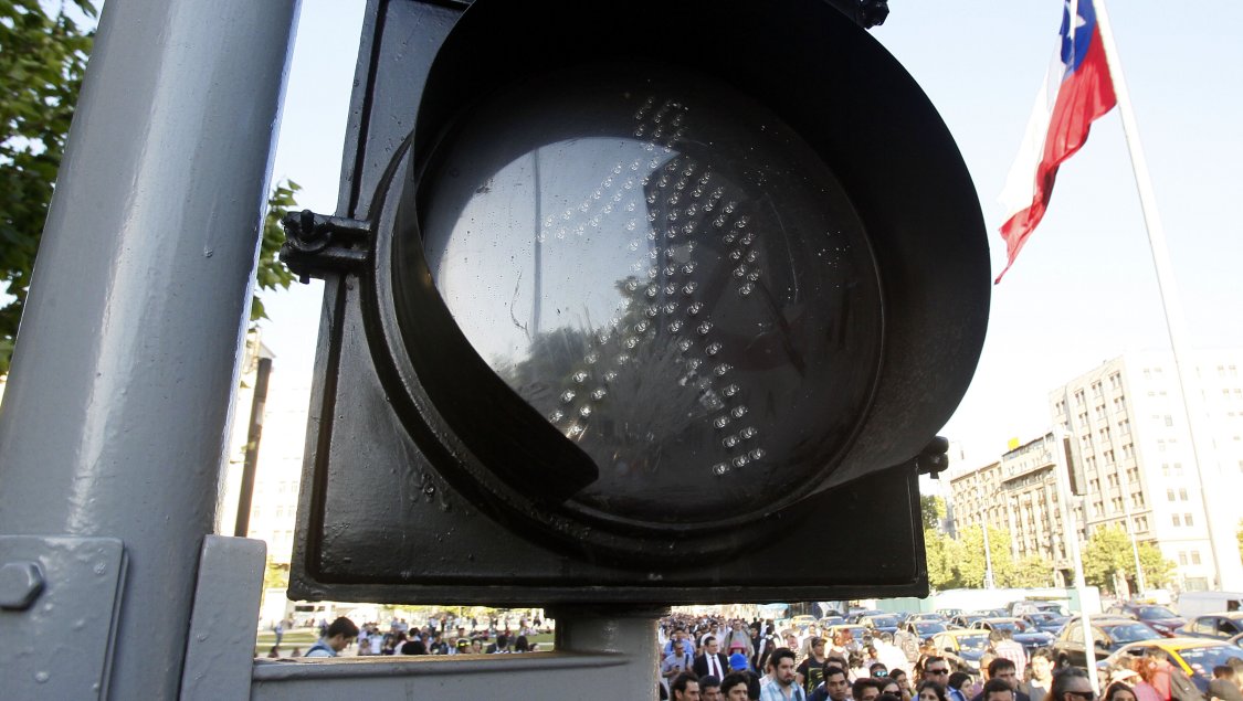 Condenan a 10 años y un día a acusado que asaltó a conductor en esquina de semáforo