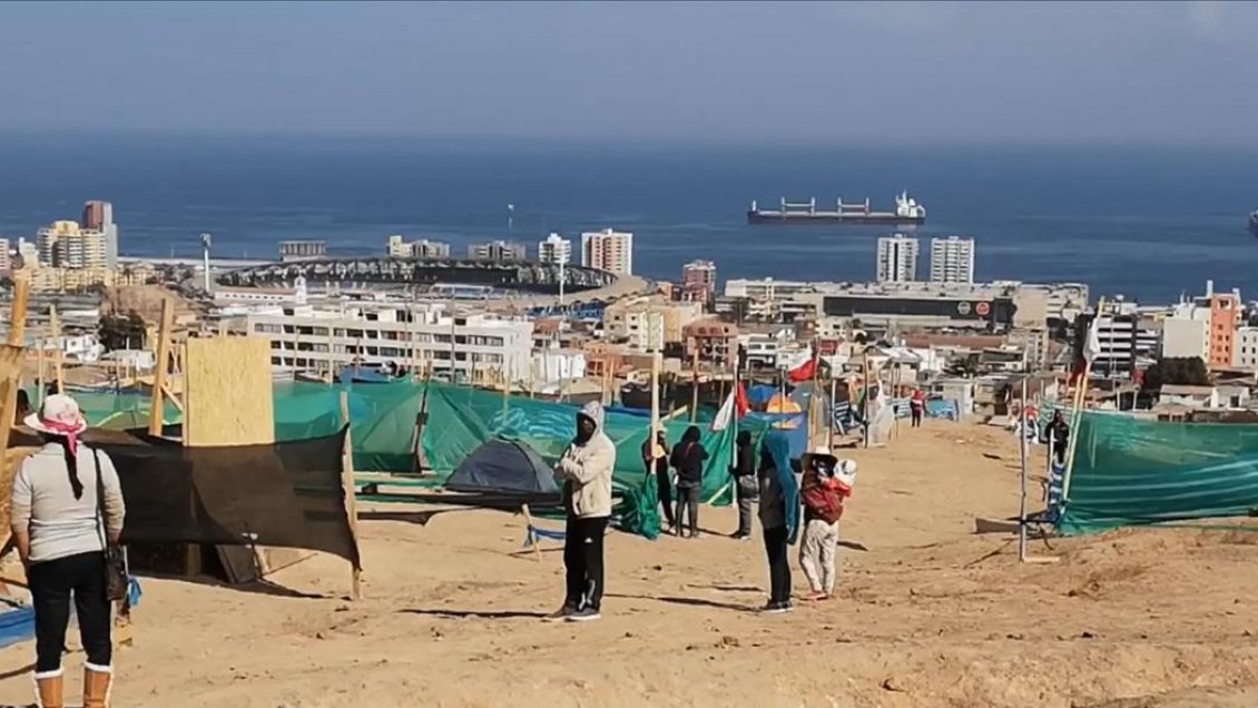 Familias que intentaban levantar nueva toma en Antofagasta fueron notificadas de desalojo