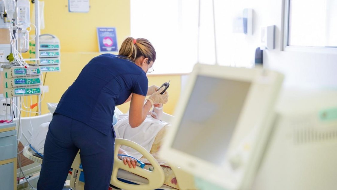 Ñuble: Amplían capacidad de la UCI del Hospital de San Carlos