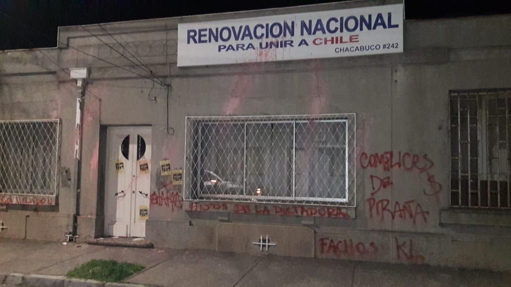 Desconocidos vandalizaron sede de Renovación Nacional en San Fernando