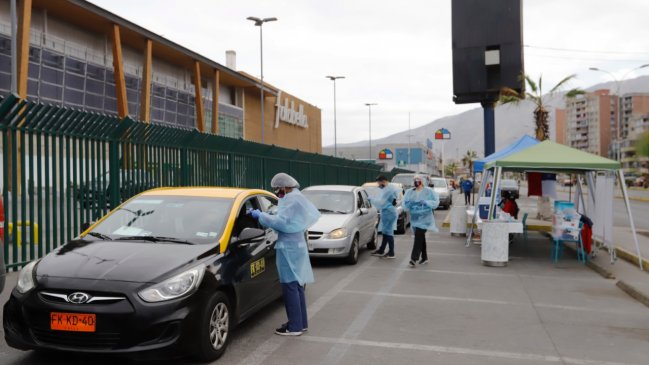 Testo sobre ruedas: Realizan PCR express a 385 automovilistas en Iquique