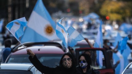   Cientos de argentinos marcharon contra las políticas del gobierno 