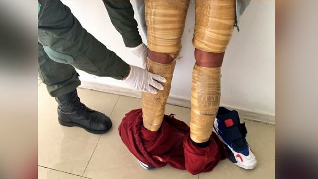 La Higuera: Hombre fue sorprendido con tres kilos de cocaína enrollados en sus piernas