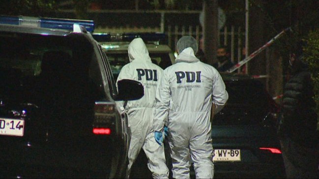 Investigan a joven como sospechoso de asesinatos de su madre y su hermana