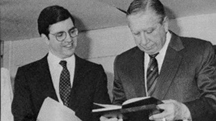  Clarisa Hardy y Lavín: No le puedo creer a alguien que escribió la oda a la dictadura  