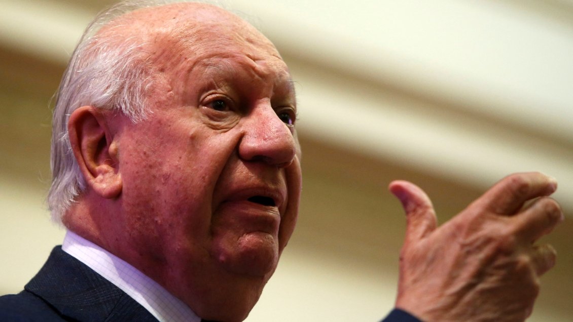 Lagos defiende a Mañalich por acusación constitucional: El ministro se la jugó