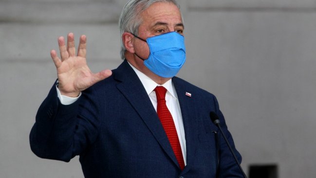 Mañalich reaparece para defender su gestión: Cualquiera es general después de la batalla