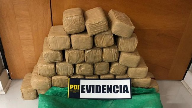 Narcos fueron detenidos tras adelantar a exceso de velocidad a un vehículo policial