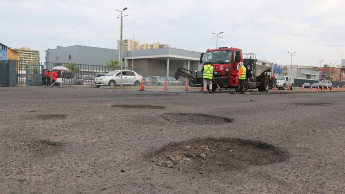 Millonaria inversión permitirá tapar hoyos de 12 calles en Iquique