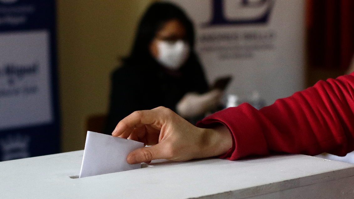 Presentan recurso contra el Servel para facilitar voto de contagiado con Covid-19