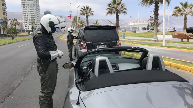 Conductor fue detenido sin licencia, sin permiso temporal y en un vehículo con restricción en Iquique