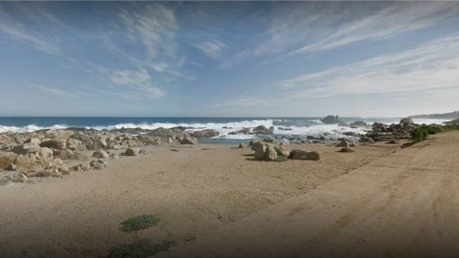 Una persona se encuentra desaparecida tras caer al mar por sacarse una selfie en el Quisco