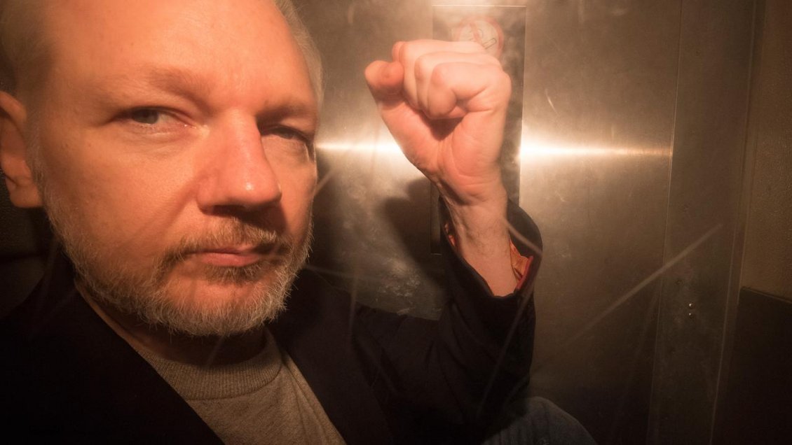 Políticos de todo el mundo, incluyendo Chile, piden al Reino Unido la liberación de Assange