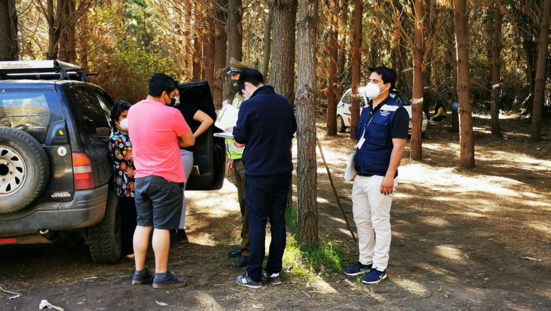 Más de 100 personas celebraron ilegalmente el 