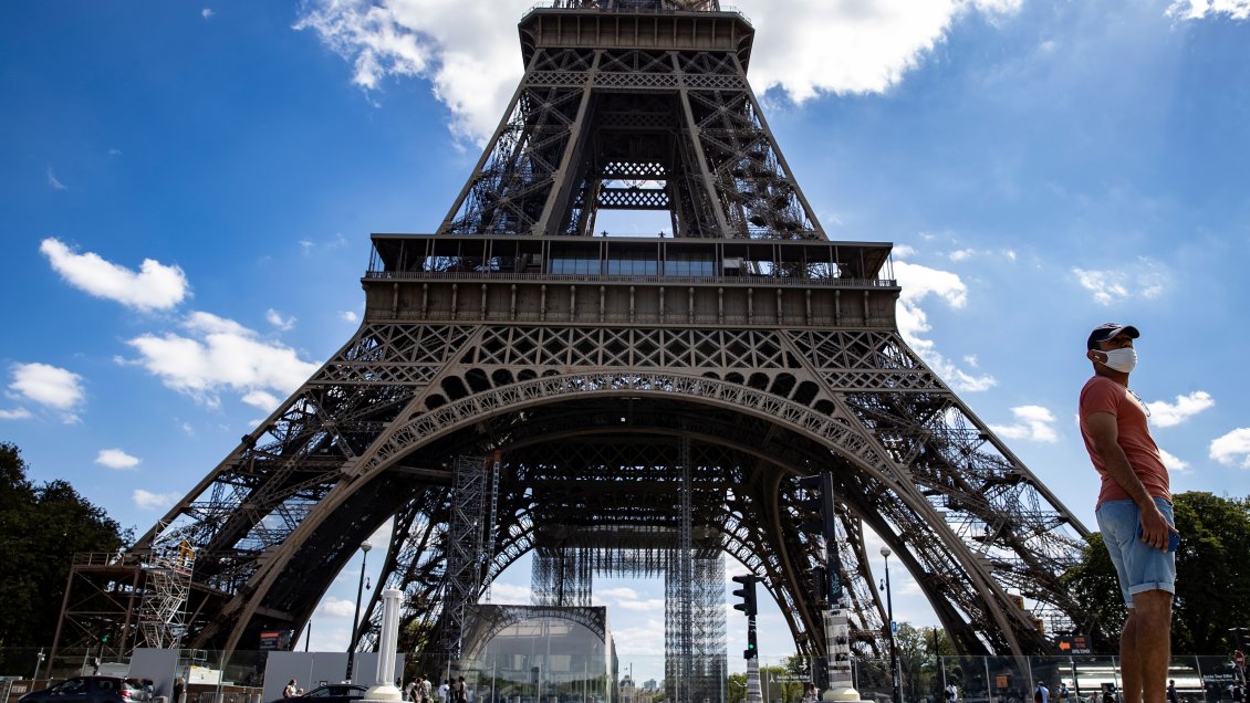 La Torre Eiffel fue evacuada por una alerta de bomba