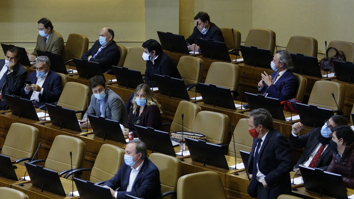 Pese a negativa del Gobierno, oficialistas se abren a discutir segundo retiro del 10%