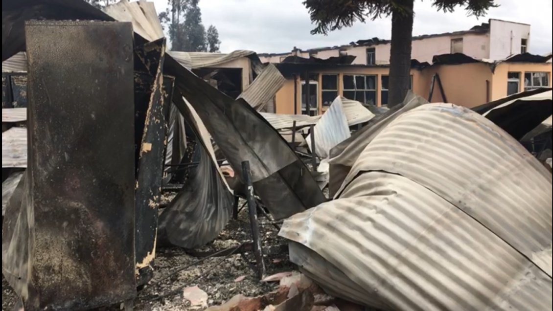 Detienen a tres hombres por quema de escuela rural en Cañete