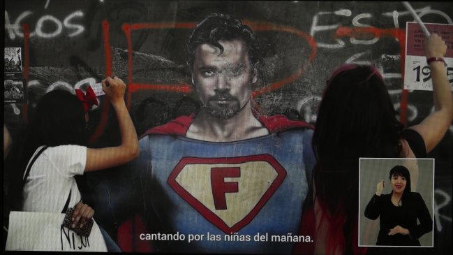 Hermano de Felipe Camiroaga repudió uso de la imagen del animador en franja del Apruebo