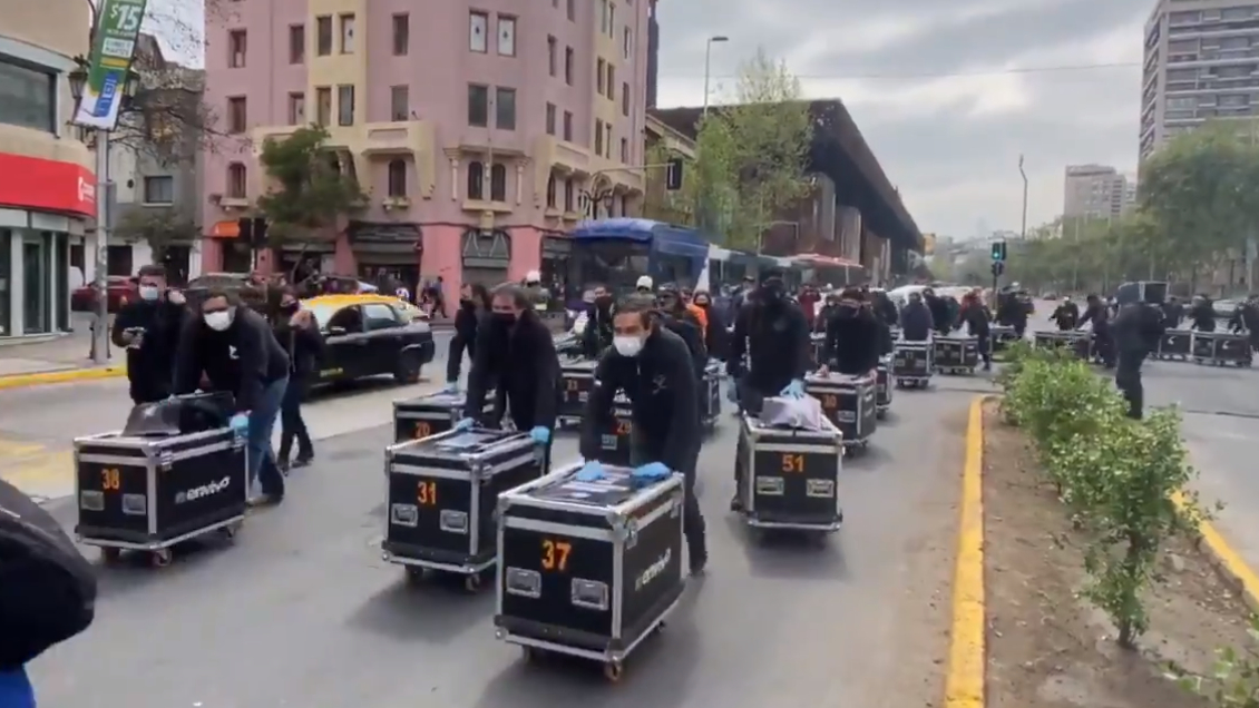 Trabajadores del espectáculo se movilizan por el centro de Santiago
