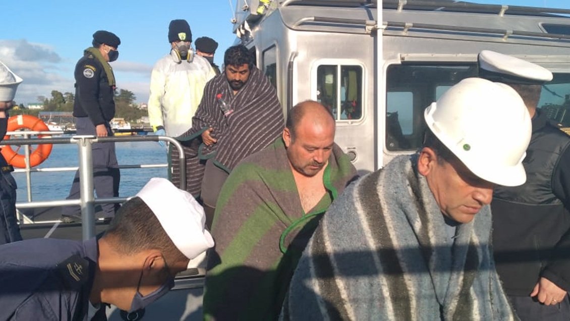 Seis pescadores fueron rescatados con vida tras naufragio en Calbuco