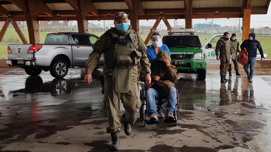 Carabineros afirma que policía fue rociado con combustible en incidentes en Contulmo