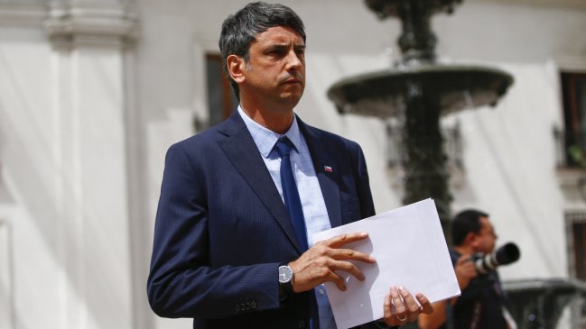 Ministro de Ciencia: Para el 2021 no habrá convocatoria a Becas Chile