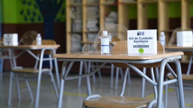 Alcalde de Pirque denuncia que asistencia nula a colegio reabierto 