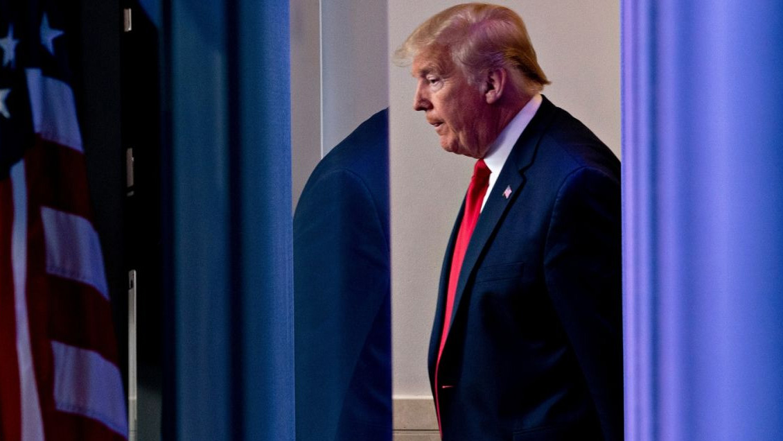 Trump entra en cuarentena tras el positivo por Covid de una asesora